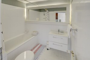 Shower, hair dryer, towels - fewo1846 - Beachside (App. 650) / Studio apartment with balcony on the 2nd floor - (Harrislee)