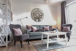 Fernseher, DVD-Player, Stereoanlage