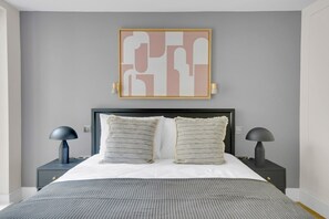 1 bedroom, iron/ironing board, WiFi, bed sheets - Open plan Waterloo, 1BR, New build, terrace, by Blueground (London)