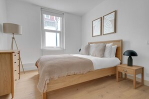 2 slaapkamers, een strijkplank/strijkijzer, wifi, beddengoed