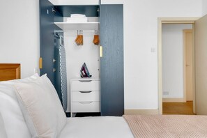 2 bedrooms, iron/ironing board, WiFi, bed sheets