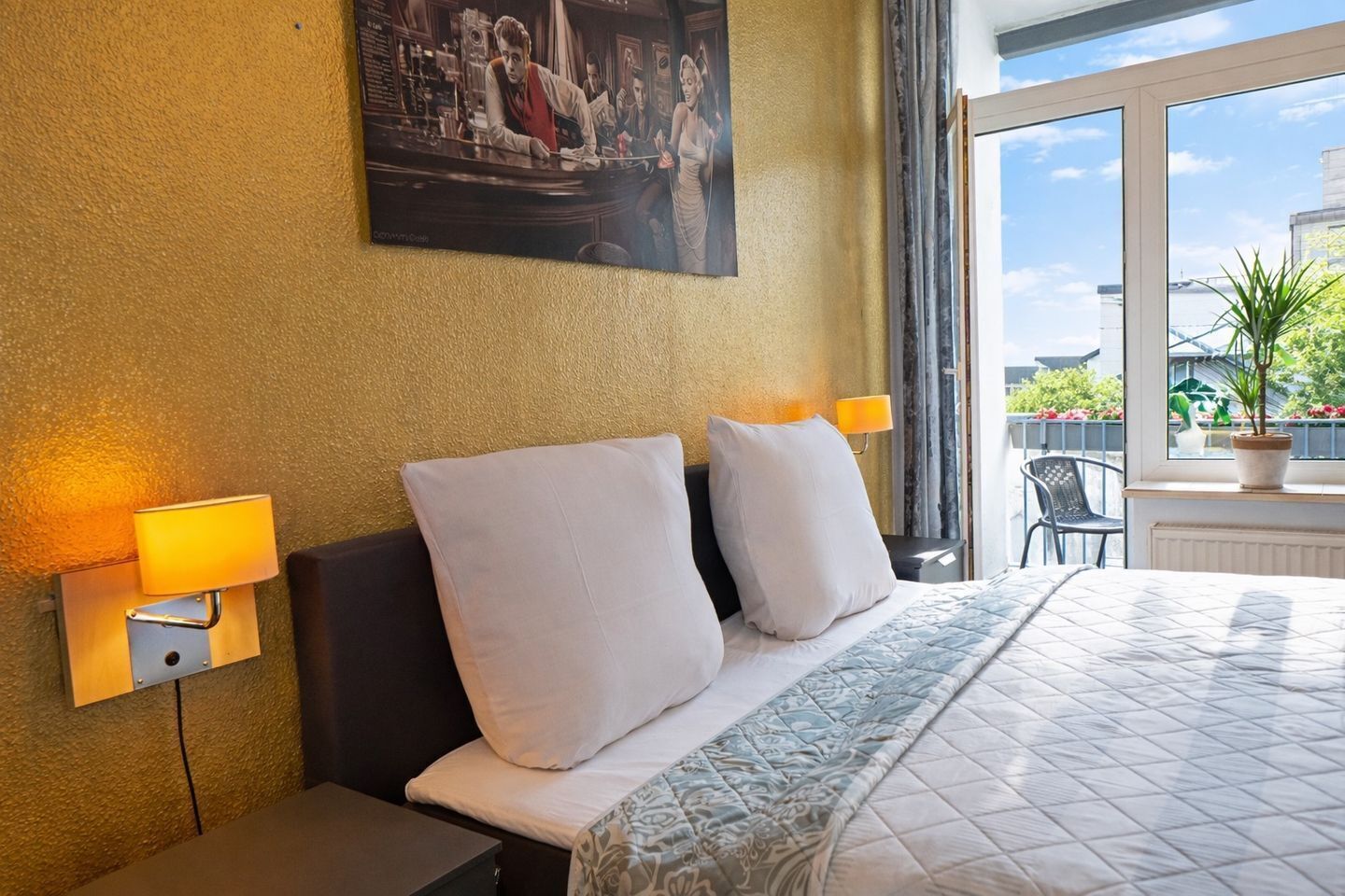2 bedrooms, in-room safe, desk, iron/ironing board