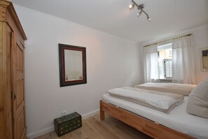 1 bedroom, desk, iron/ironing board, WiFi - fewo1846 - Belvedere - fewo1846 - Belvedere / Bright 2-room apartment on the 1st floor (Flensburg)