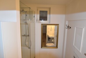 Shower, hair dryer, towels - fewo1846 - Belvedere - fewo1846 - Belvedere / Bright 2-room apartment on the 1st floor (Flensburg)