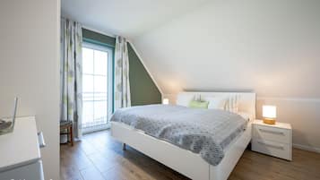 4 bedrooms, in-room safe, iron/ironing board, WiFi