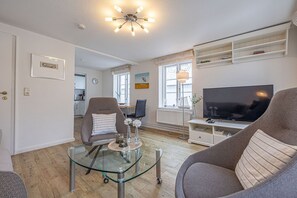 TV, lettore DVD, impianto stereo