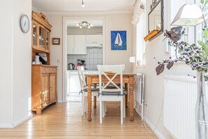 Unclassified image, 2 of 21, button