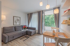 Unclassified image, 5 of 20, button