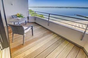 Unclassified image, 2 of 18, button