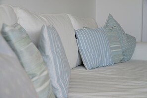 Unclassified image, 2 of 21, button