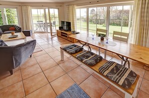 Unclassified image, 4 of 24, button