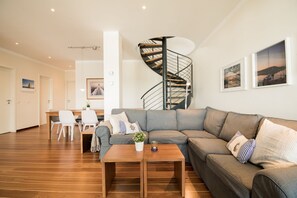 TV, DVD player, stereo - fewo1846 - Baltic Lodge - fewo1846 - Baltic Lodge / Bright maisonette apartment with (Flensburg)