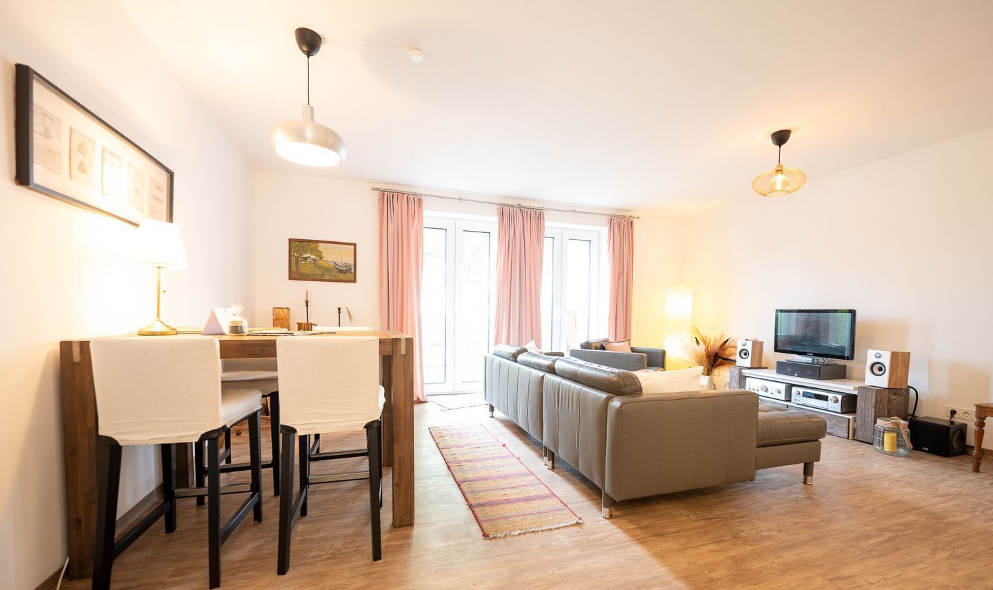 Fernseher, Stereoanlage