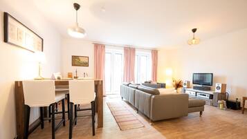 Fernseher, Stereoanlage