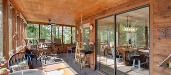 Waterfront ‘CasAbella Cottage’ w/ Kayaks & Fishing