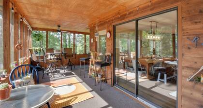 Waterfront ‘CasAbella Cottage’ w/ Kayaks & Fishing