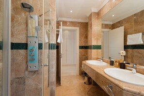 Duschwanne, Whirlpool, Haartrockner, Bidet