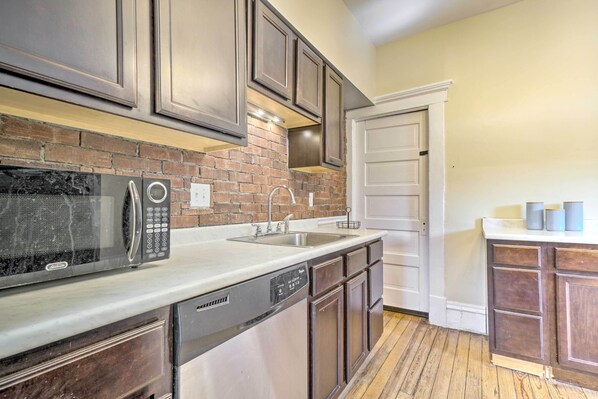 Refrigerador, microondas, placa de cocina, lavavajillas