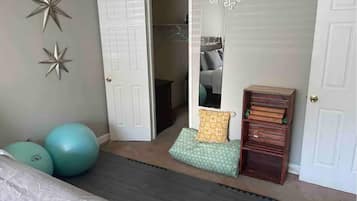 1 habitación, escritorio, tabla de planchar con plancha y wifi gratis