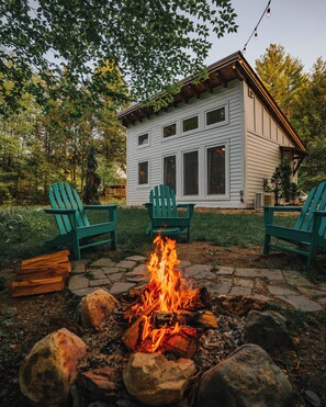 Property grounds - Honeycrisp Cottage - A Tiny Timberframe (Putney)