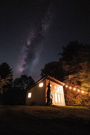 Exterior - Honeycrisp Cottage - A Tiny Timberframe (Putney)