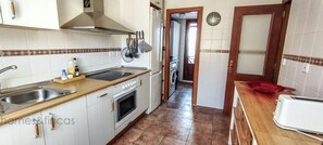 Jääkaappi, mikroaaltouuni, uuni, astianpesukone