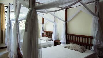 2 bedrooms, iron/ironing board, WiFi, bed sheets