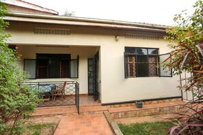 Exterior - Immaculate 2-Bedroom  Cottage in Kampala (kampala)