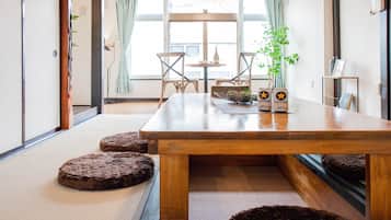 Basic Condo | Living area