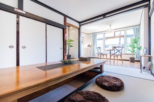 Basic Condo | Living area