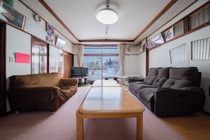 独立别墅 | 起居区 | 平板电视、游戏机