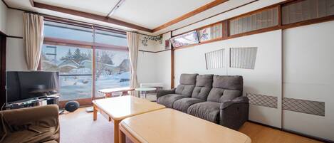 House | Living area | Flat-screen TV, video-game console