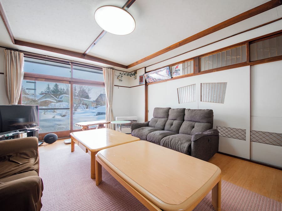 House | Living area | Flat-screen TV, video game console