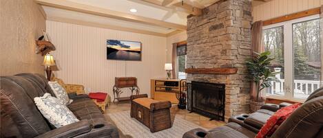 Smart TV, chimenea, oficina, monitor de computadora