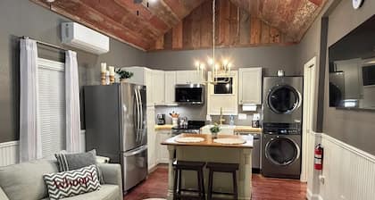 Kyle Field Cozy Cottage, ruhig und privat, direkt im historischen Viertel