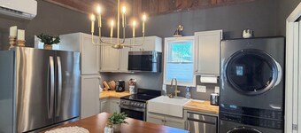 Kyle Field mysiga stuga, tyst och privat, mitt i den historiska stadsdelen