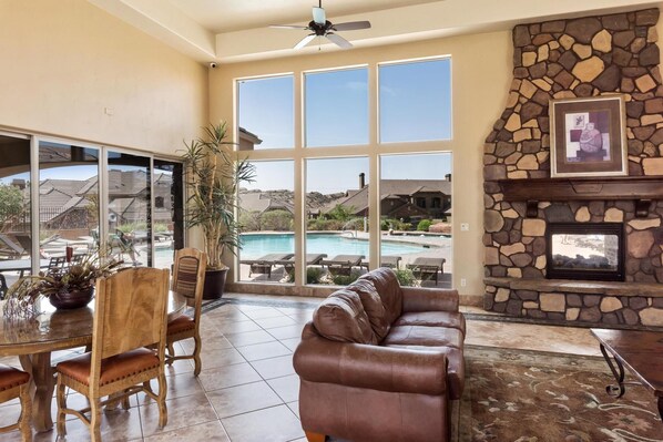 Een smart-tv en videogames