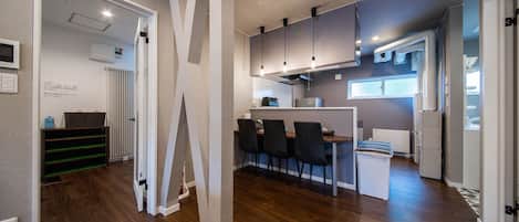 House | In-room dining