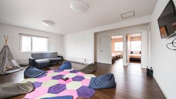 Casa | Área de sala de estar | Televisión de pantalla plana