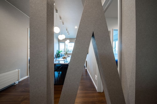House | In-room dining