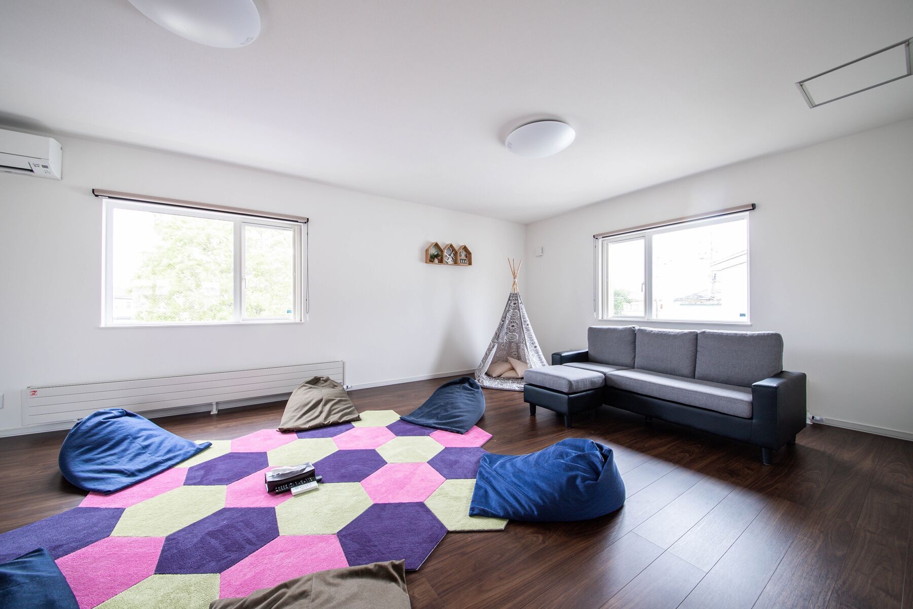 House | Living area | Flat-screen TV