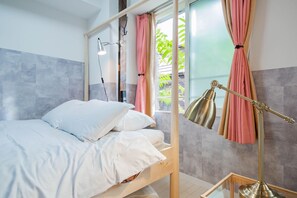 Desk, free WiFi - CLASSE TROIS (Sapporo)