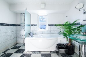 Romantic Double or Twin Room | Bathroom | Hair dryer, towels, toilet paper