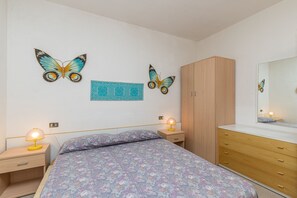 3 bedrooms, bed sheets