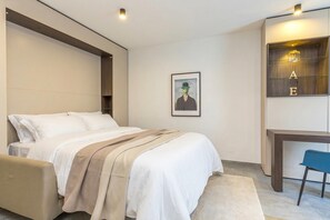 Iron/ironing board, free WiFi, bed sheets