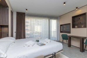 Iron/ironing board, free WiFi, bed sheets