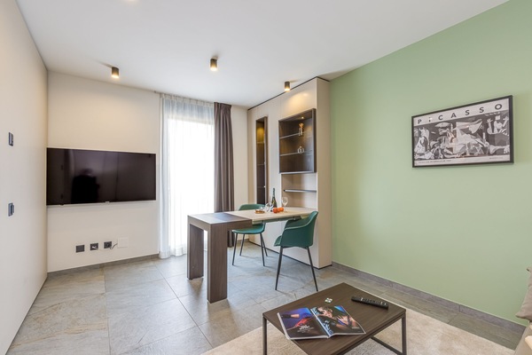 Living room & dinning space