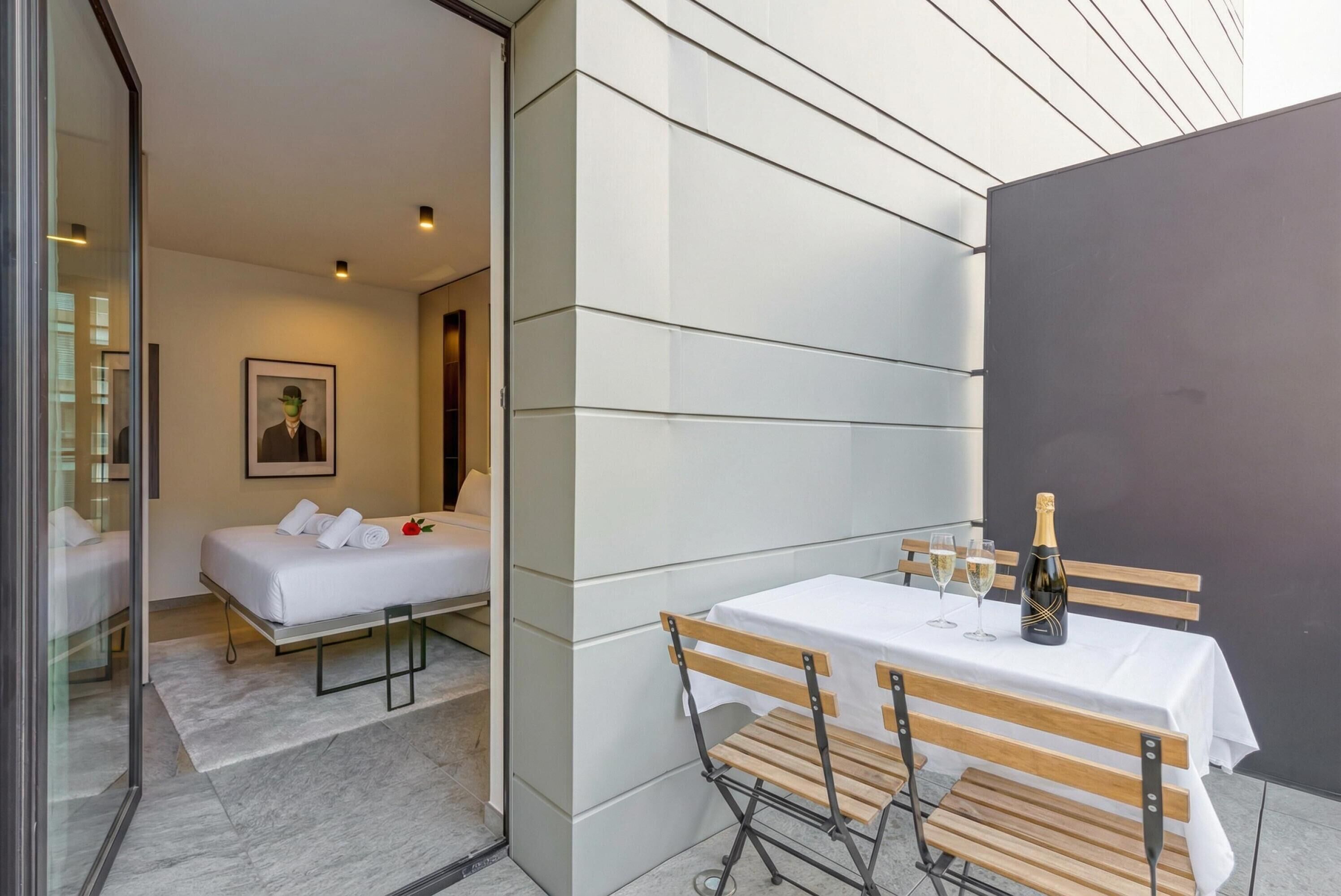 Fer et planche à repasser, Wi-Fi gratuit, draps fournis