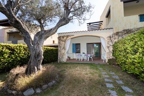 Outdoor dining - Il Borgo VIP D8 700m From The Beach, Porto San Paolo, Italy (Porto San Paolo)