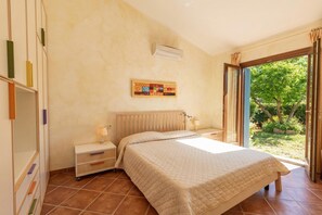 2 bedrooms, bed sheets